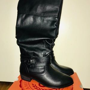 NEW WITH BOX Black Leather Boots size 8